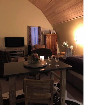 Interior - Walk to Elk Rapids.Close to Traverse & Charlevoix (elk rapids)