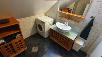 Bruser, håndklæder, Shampoo, Toiletpapir