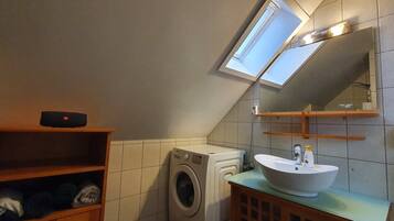 Shower, towels, shampoo, toilet paper