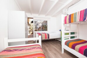 Slaapzaal, alleen vrouwen | Badkamer