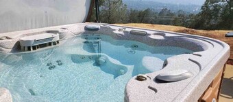Dog Friendly - Hot Tub - Elements Suite