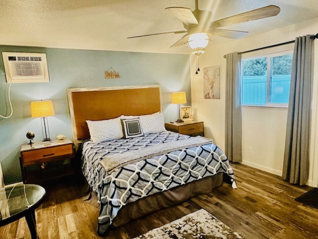 3 bedrooms, desk, iron/ironing board, travel crib