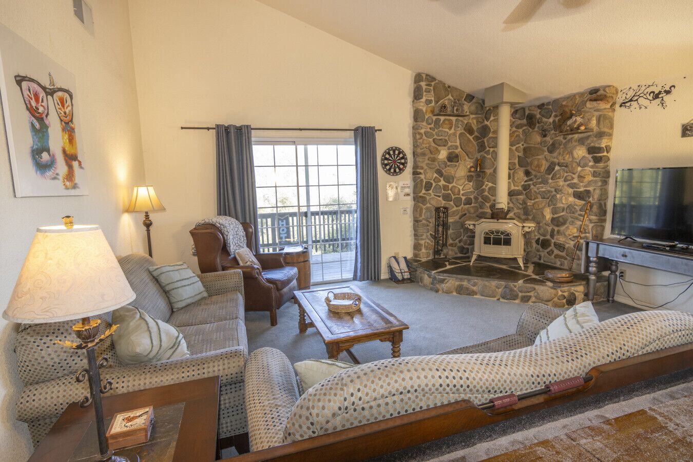 電視、壁爐、DVD 播放機、 辦公室