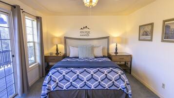 2 bedrooms, desk, travel cot, WiFi