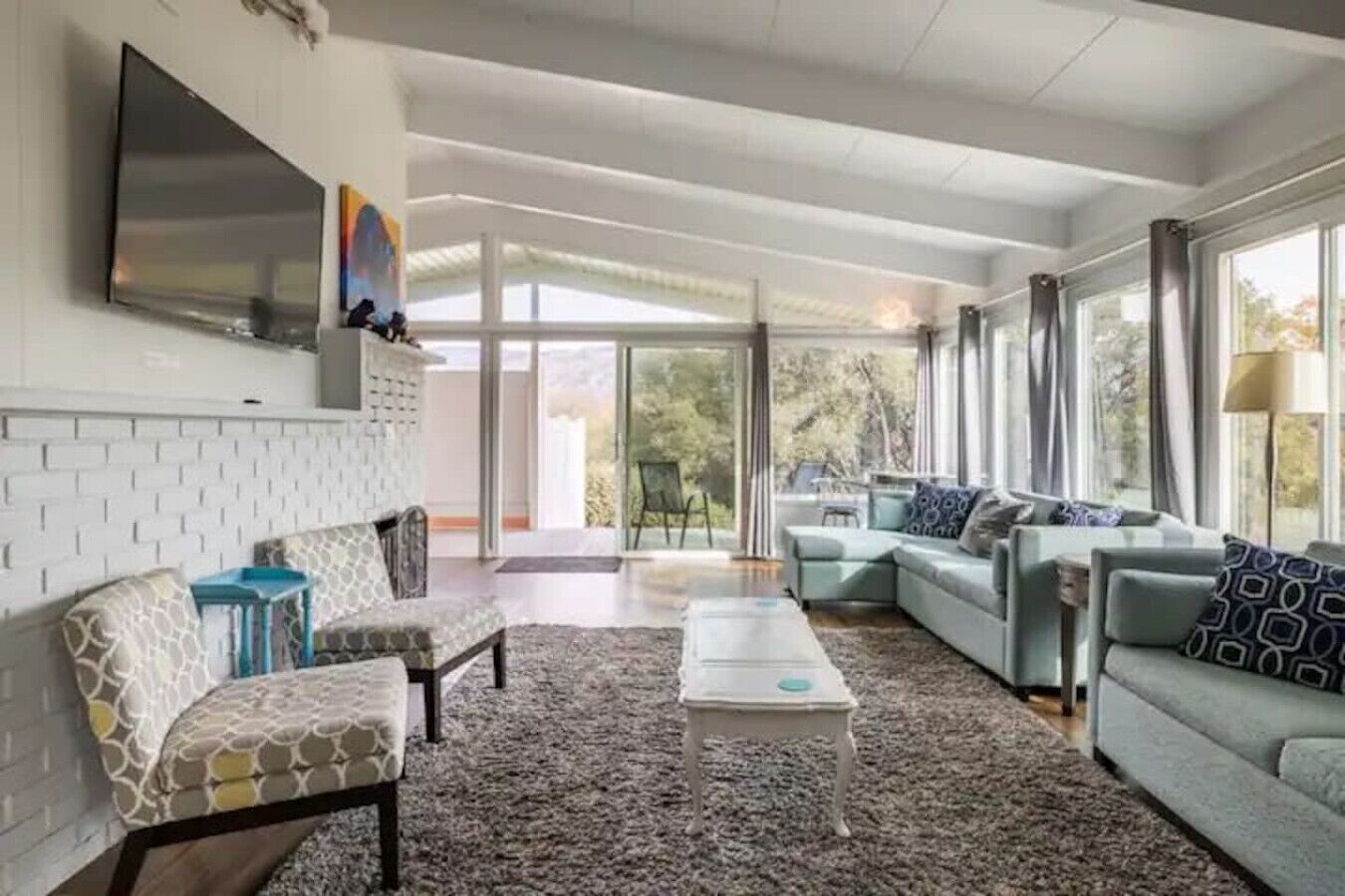 TV, fireplace, offices