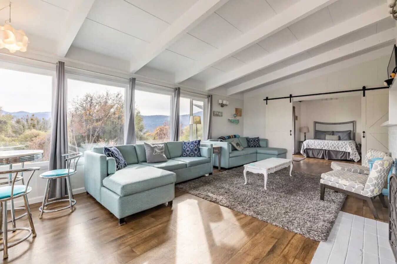 TV, fireplace, offices