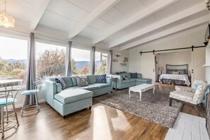 TV, fireplace, offices