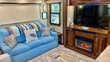 TV, fireplace, offices