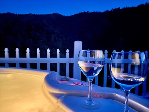 Happy Hedgehog - River Views - Hot Tub - Private