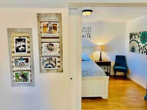 2 bedrooms, desk, travel cot, WiFi