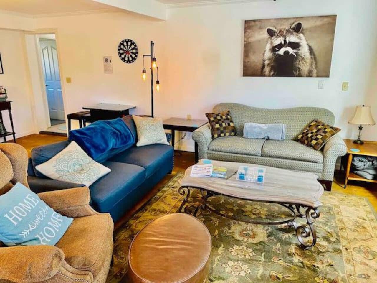 Televisión, chimenea, videojuegos y oficina 