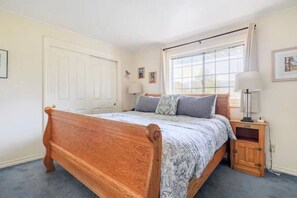 2 Schlafzimmer, Schreibtisch, Reisekinderbett, WLAN