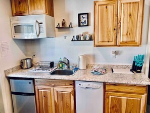 Fridge, microwave, stovetop, dishwasher