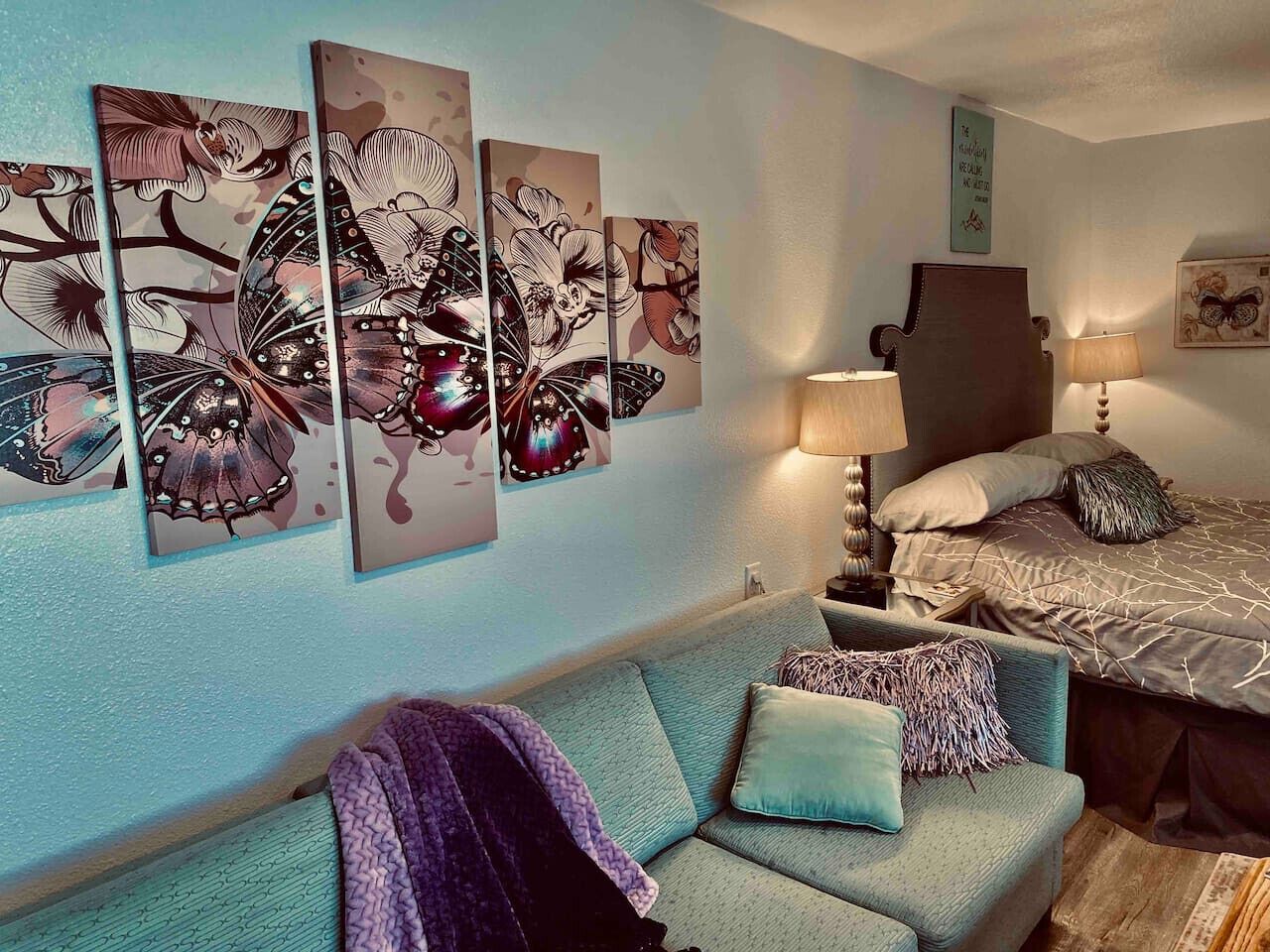 Schreibtisch, Reisekinderbett, WLAN, Bettwäsche