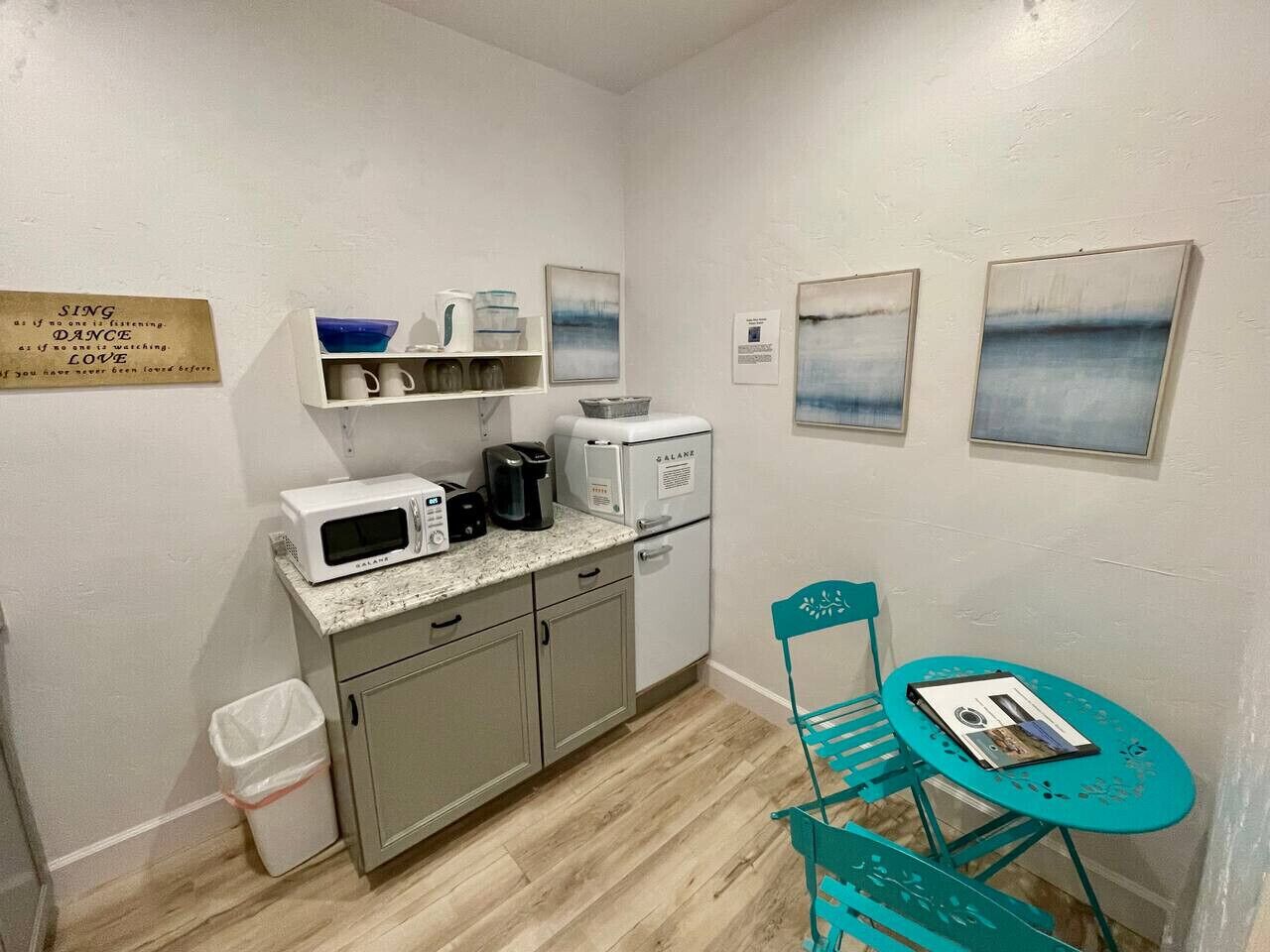 Fridge, microwave, coffee/tea maker, toaster