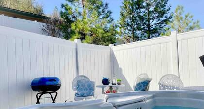 White Feather Suite - Hot Tub - Private - Sleeps 2