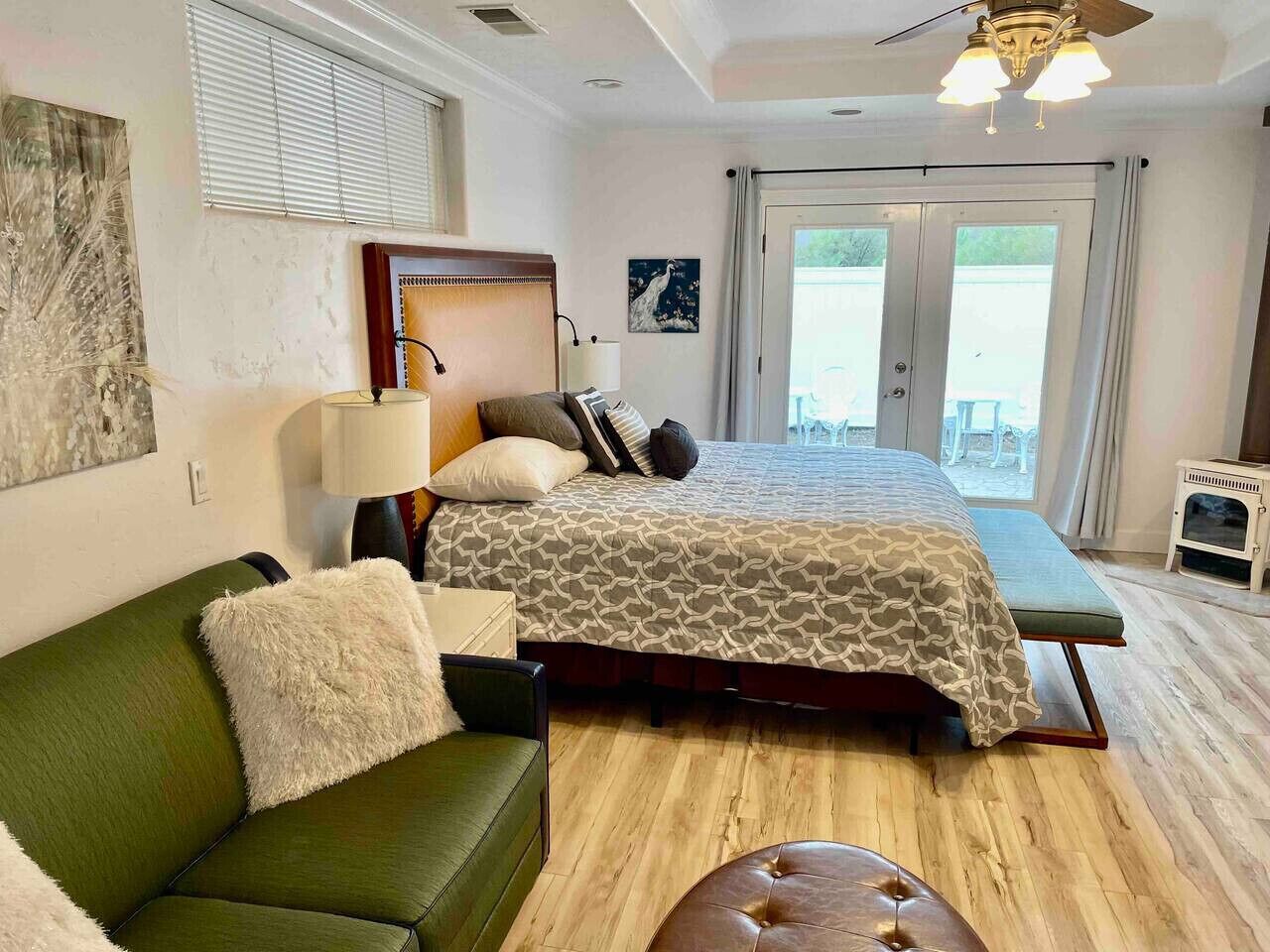 Desk, iron/ironing board, travel cot, WiFi