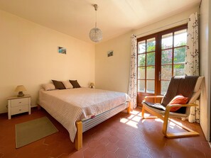 3 dormitorios, tabla de planchar con plancha, cuna de viaje y wifi