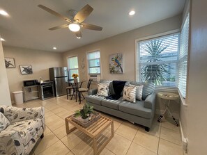 TV - SANDY TOES & SALTY KISSES (Boynton Beach)