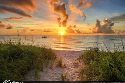 SANDY TOES & SALTY KISSES