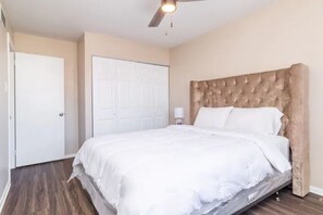 3 Schlafzimmer, Schreibtisch, Bügeleisen/Bügelbrett, kostenloses WLAN
