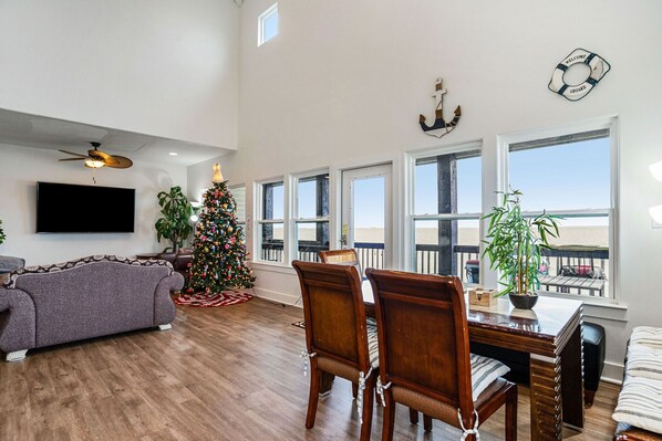 Smart TV, foosball, table tennis - Amazing Waterfront Views of Kemah Boardwalk 3B3B (Seabrook)