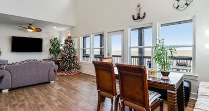 Amazing Waterfront Views of Kemah Boardwalk 3B3B