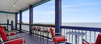 Amazing Waterfront Views of Kemah Boardwalk 3B3B