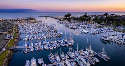 Luxury Santa Cruz Beach Villa w/ Hot Tub + Ultra-Fast WiFi
, Twin Lakes Beach