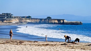Beach nearby, sun loungers, beach towels