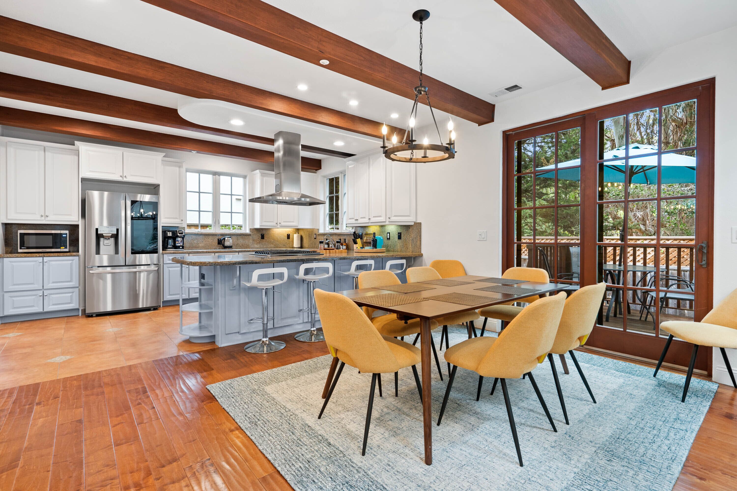 Køleskab, mikrobølgeovn, ovn, kogeplade