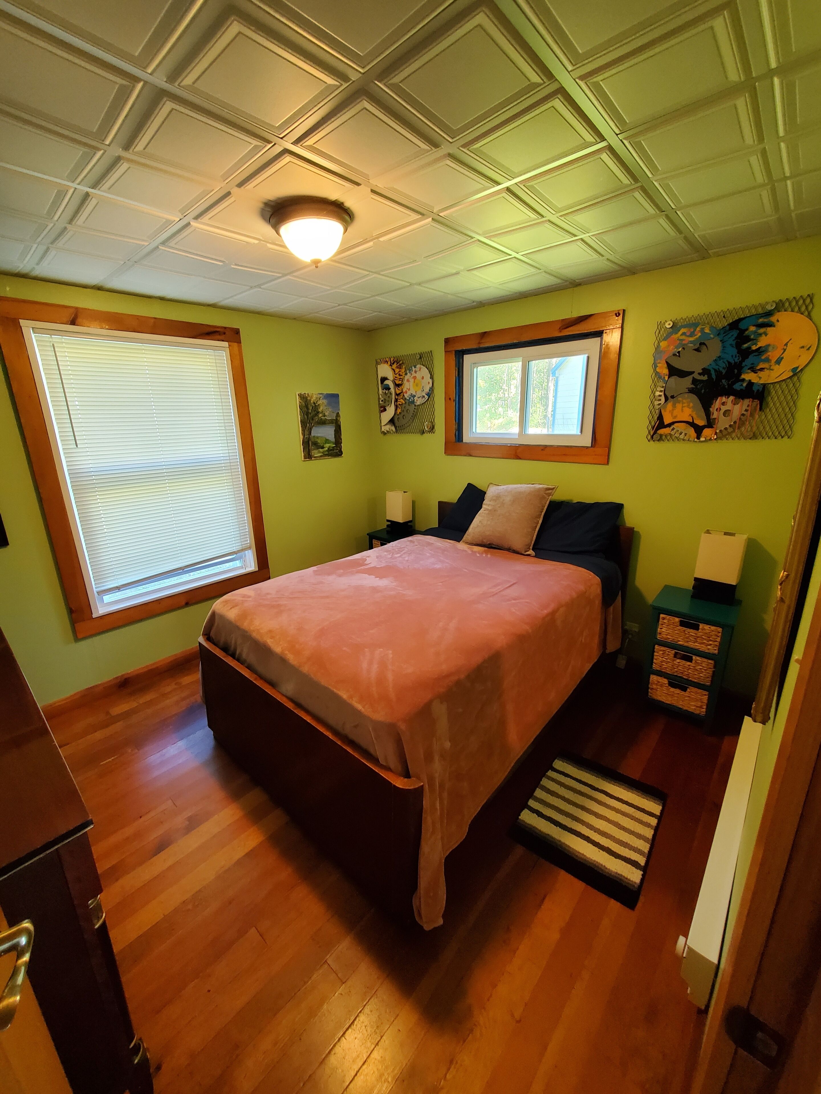 4 bedrooms, iron/ironing board, free WiFi, bed sheets