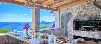 Stone villa with amazing sea view and mediterranean garden