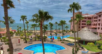 OCEAN FRONT Villa 3 KING Bedrooms, 3.5ba.! 1900sf! VIEWS!!! Sandy Beach! Slps 9