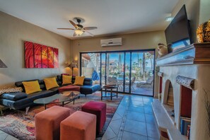 Una Smart TV, libros