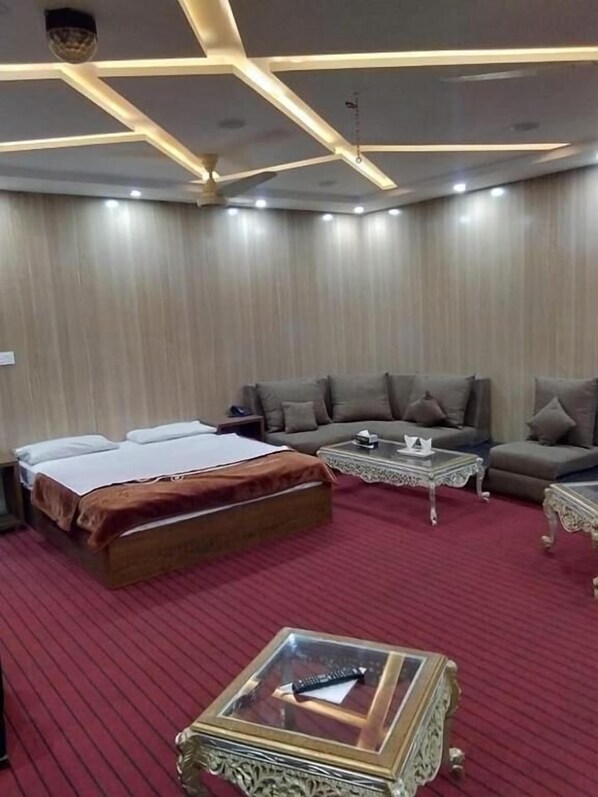 Quarto casal luxo | Wi-Fi de cortesia, roupa de cama