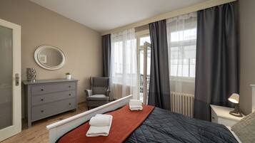 4 bedrooms, in-room safe, desk, iron/ironing board