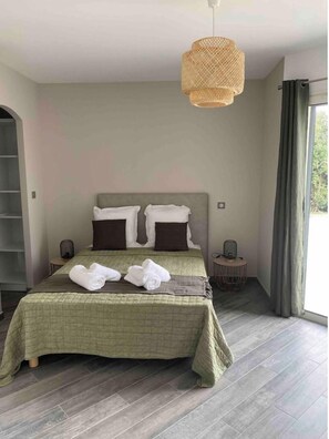 3 室のベッドルーム、アイロン / アイロン台、旅行用ベビーベッド、WiFi (無料)