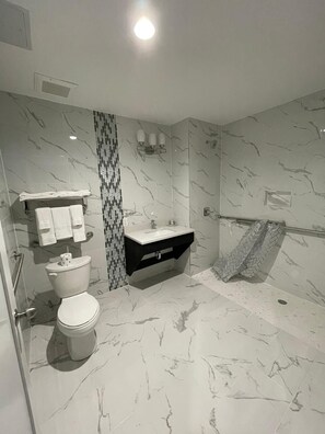 Bañera, batas, toallas