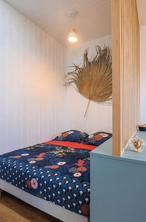 1 chambre, fer et planche Ă repasser, Wi-Fi gratuit, draps fournis