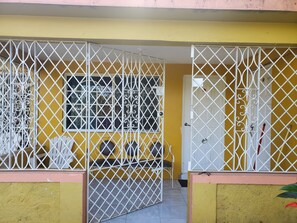 Terrace/patio - MCKAY'S HOME AWAY FROM HOME (Hatfield)