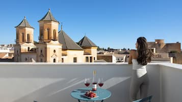 Deluxe-Maisonette, 1 Schlafzimmer, Terrasse, Stadtblick | Terrasse/Patio