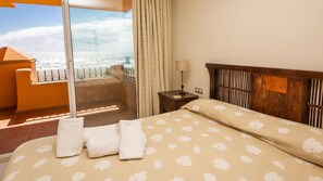 3 slaapkamers, een strijkplank/strijkijzer, gratis wifi, beddengoed