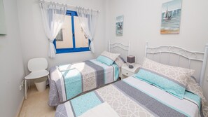 2 habitaciones, tabla de planchar con plancha y ropa de cama 
