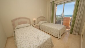 2 dormitorios, tabla de planchar con plancha, wifi gratis y ropa de cama