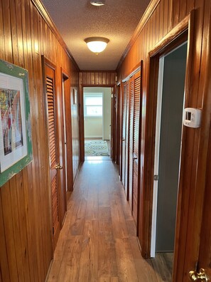 Interior - Cozy 3 Bedroom Cottage in Nags Head -- Extra Apt with BR + BA Available (Nags Head)