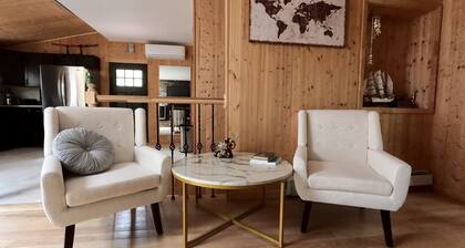 Cozy 4bd with the gym, sauna, hot tube seasonal pool