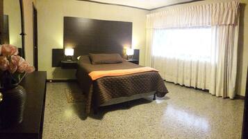 2 chambres, fer et planche Ă repasser, Wi-Fi gratuit, draps fournis