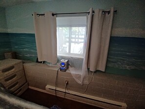 Interior - Secluded Quiet getaway. Close to all the action (Shoreline)