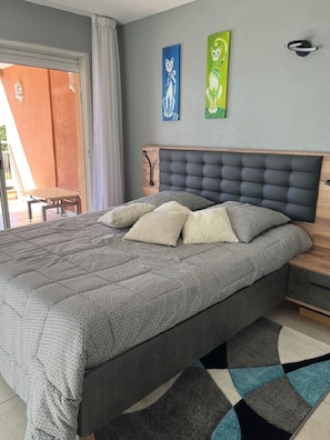 2 bedrooms, desk, iron/ironing board, travel cot
